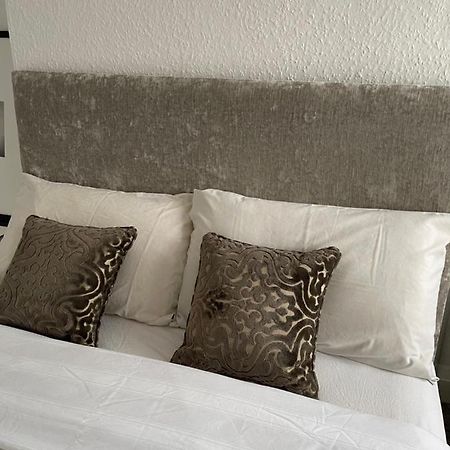 Hendon Park Apartments In London The Hyde Екстер'єр фото