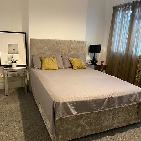 Hendon Park Apartments In London The Hyde Екстер'єр фото