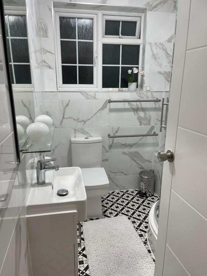 Hendon Park Apartments In London The Hyde Екстер'єр фото