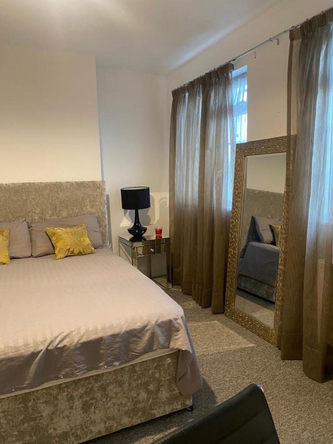 Hendon Park Apartments In London The Hyde Екстер'єр фото