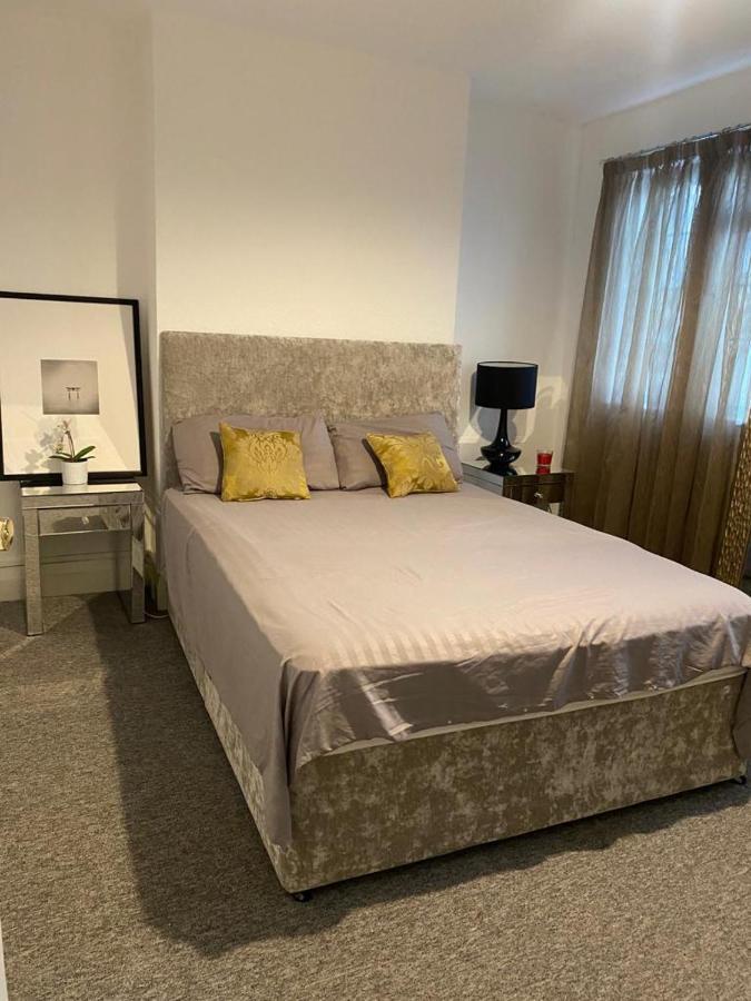 Hendon Park Apartments In London The Hyde Екстер'єр фото